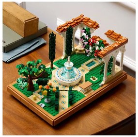 Lego®  Icons 10359 Záhrada s fontánou  (100396783)