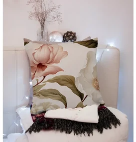 Dekoračná obliečka na vankúš v krémovej farbe s jemným vzorom pivónii Šírka: 40 cm | Dĺžka: 40 cm