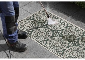 Zeleno-krémový vonkajší koberec NORTHRUGS Jardin, 80 x 250 cm