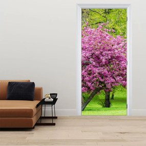 Fototapeta na dvere - Rozkvitnutý strom na lúke (95x205cm)