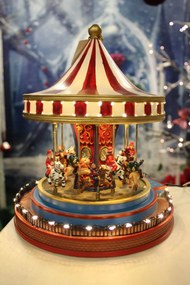 Svietiaci vianočný hrací pohyblivý kolotoč 26cm