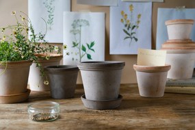 Malý kvetináč Flora s podstavcom 25 cm sivý