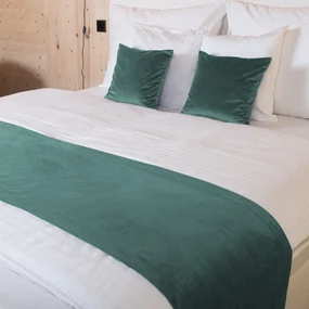 Biante Zamatový prehoz/behúň na posteľ Velvet Prémium SVP-022 Ľadovo zelený 50x240 cm