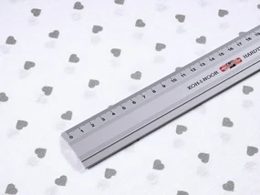 Biante Detský dekoračný záves Leona LN-008 Sivé srdiečka na bielom 130x210 cm