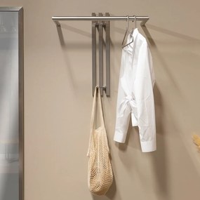 Kovový nástenný vešiak v striebornej farbe 65 cm Senza – Spinder Design