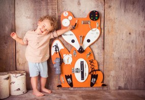 Foxy Family Activity board Manipulačná doska oranžová líška 82 cm x 62 cm so stojanom