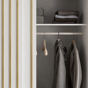 ŠATNÍKOVÁ SKRIŇA S POSUVNÝMI DVERAMI CYNTIA BIELA + ZLATÉ LIŠTY 150 cm