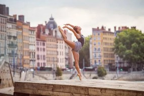 Umelecká fotografie Female ballet dancer dancing in the, Yanis Ourabah, (40 x 26.7 cm)