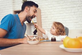 Detská jedálenská stolička Nukido Tilo sivá