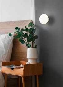 Biele sklenené LED nástenné svietidlo na USB ø 15,5 cm Earl – Reality