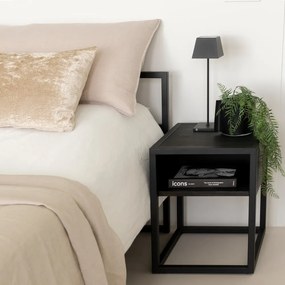 Čierny nočný stolík z dubového dreva s poličkami Diva – Spinder Design