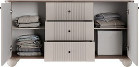 Komoda Vesper 160 cm so zásuvkami na guľatých nohách - kašmír / orech / čierne úchytky