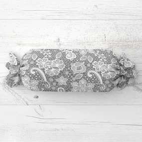 Biante Vankúš valec bonbon Sandra SA-550 Biela krajka na sivom 15x40 cm