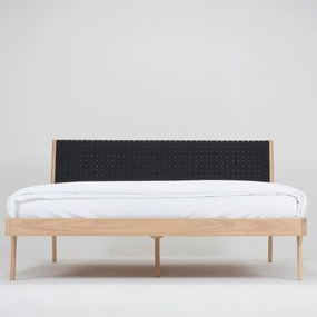 Posteľ z masívneho dubového dreva s čiernym čelom Gazzda Fawn, 180 x 200 cm