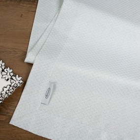 Luxusný obrus Jowita lurex 140 × 180 cm – biela/strieborná