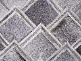 Kožený koberec 140 x 200 cm sivý AGACLI Beliani
