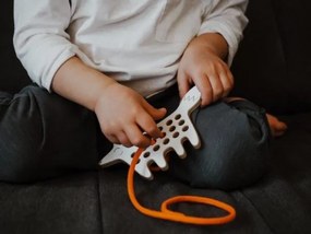 Montessori drevená prepletacia hračka - líška