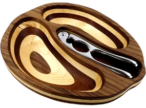 AMADEA Drevená miska v tvare orecha s luskáčikom, masívne drevo, 2 druhy drevín, 28x23x4,5 cm