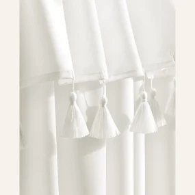 Biely záves Astoria so strapcami na strieborné priechodky 140 x 250 cm