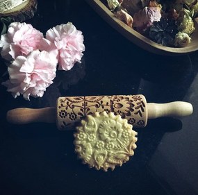 Goody Woody Embosovaný valček na cesto Folk Flowers – malý