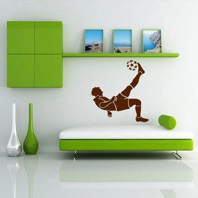Veselá Stena Samolepka Futbalista vykopáva Farba: hnědá, Veľkosť: 40 x 43 cm