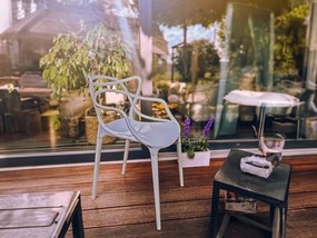 Sada 4 ks plastových stoličiek KATO svetlo sivých