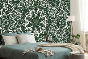 Samolepiaca tapeta biela Mandala na zelenom pozadí