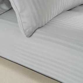 Sivá napínacia plachta 90x190 cm Satin Stripe - Catherine Lansfield