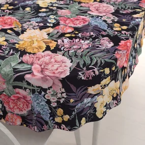 Biante Zamatový oválny obrus Tamara TMR-019 Záhradné kvety na čiernom 120x180 cm