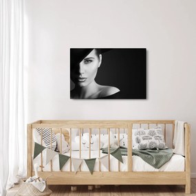 Obraz - Čiernobiely portrét ženy v klobúku (90x60 cm)