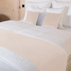 Biante Zamatový prehoz/behúň na posteľ Velvet Prémium SVP-020 Béžový 60x260 cm