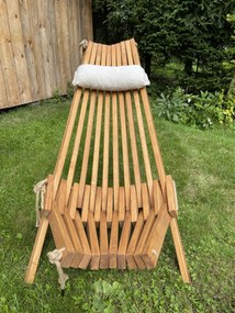 Skladacie drevené záhradné kreslo s vankúšom - svetlohnedé