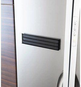 Čierny magnetický výklopný držiak na utierky YAMAZAKI Tower