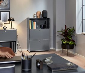 Kovová skrinka »CN3« s 2 výklopnými priečinkami, sivá