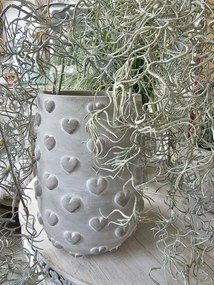 Šedý antik cementový obal na kvetináč s 3D srdiečkami Conc Heart XL - Ø 14*22cm