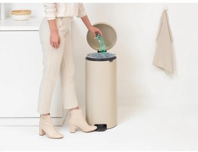 Béžový nášľapný oceľový odpadkový kôš 30 l NewIcon – Brabantia
