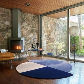 Modrý ručne tkaný vlnený okrúhly koberec ø 150 cm Mia Segment – Flair Rugs