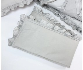 INTERMEDIC SK Mantinel do postieľky Sivý s volánikom – elegantná ochrana a štýlový doplnok pre bábätko