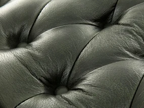 furniture-nabytek.cz - Masívna taburetka Chesterfield Pittsfield z pravej kože, zelená – 60×45×42 cm
