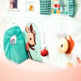 Lilliputiens - textilný panel do postieľky - domček jelenčeka Stelly a dráčika Joea