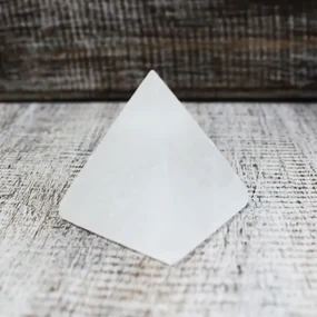 Selenit pyramída 5 cm