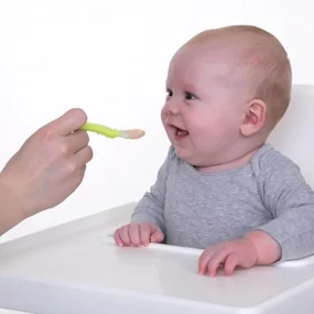 Lyžička silikónová s puzdrom 3 m+, žltozelená