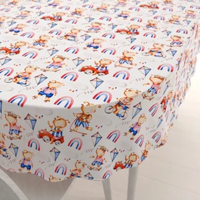 Biante Detský bavlnený oválny obrus Sandra SA-521 Modro-červení psíkovia s autami na bielom 140x160 cm