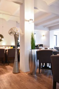 Exkluzívny kvetináč MAGNUM, sklolaminát, výška 80 cm, strieborná metalíza