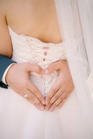 Umelecká fotografie Groom holds his hands in the, Nadtochiy, (26.7 x 40 cm)