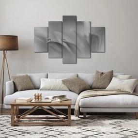 Obraz - Kvapka na kvete, čiernobiela (150x105 cm)