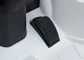 Ramiz Lamborghini Revuelto vozidlo Biela