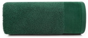 Hladký uterák JULITA v zelenej farbe s jemným detailom na okraji