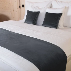 Biante Zamatový prehoz/behúň na posteľ Velvet Prémium SVP-004 Antracitovo sivý 50x220 cm