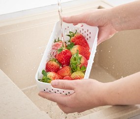 Dóza na potraviny so zabudovaným sitkom